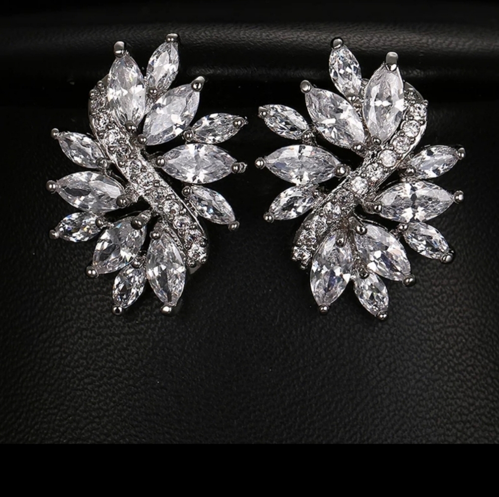 18K White Gold Swarovski Elements crystal Marquise Women's earrings